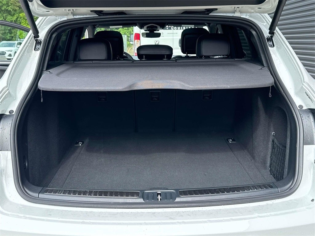 2025 Porsche Macan T