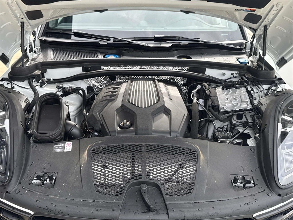 2025 Porsche Macan T