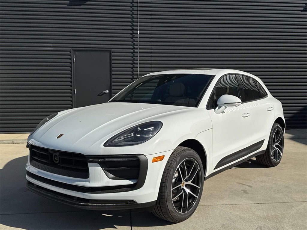2025 Porsche Macan Base