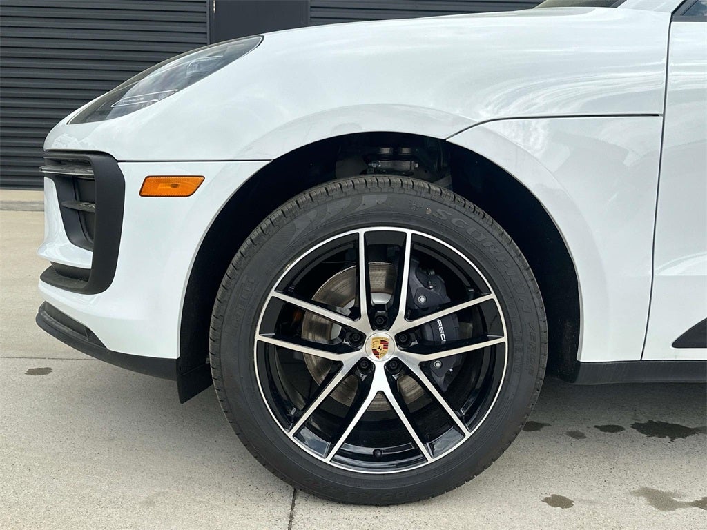 2025 Porsche Macan Base
