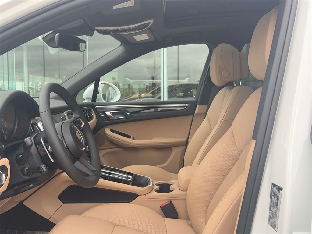 2025 Porsche Macan Base