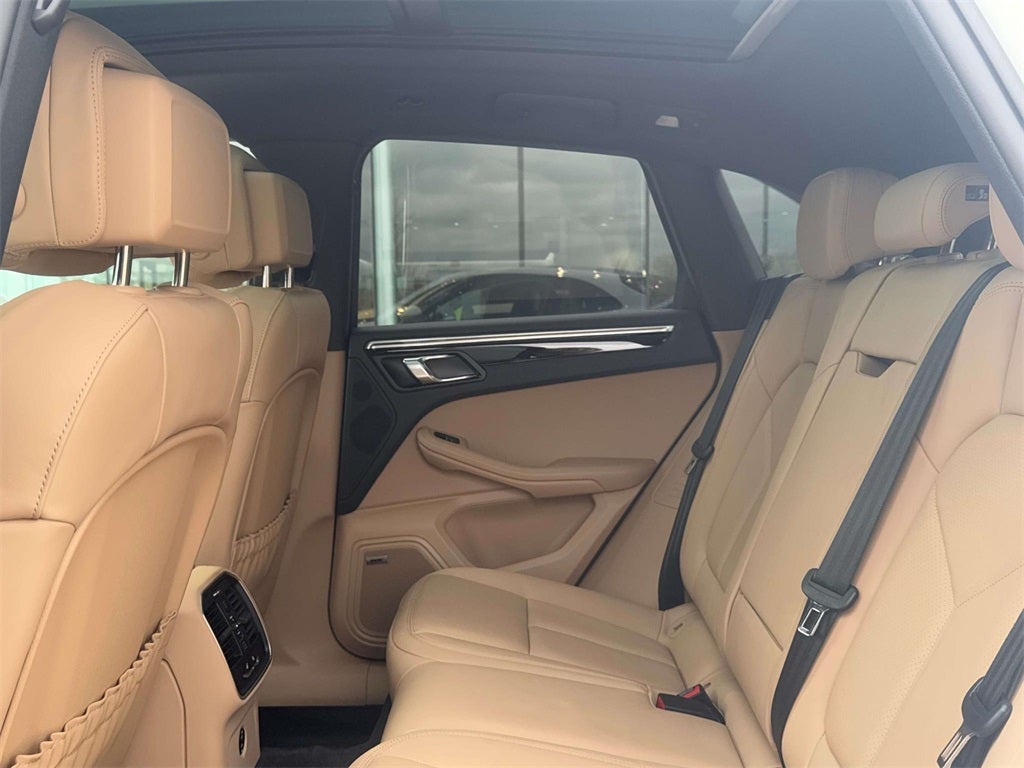 2025 Porsche Macan Base