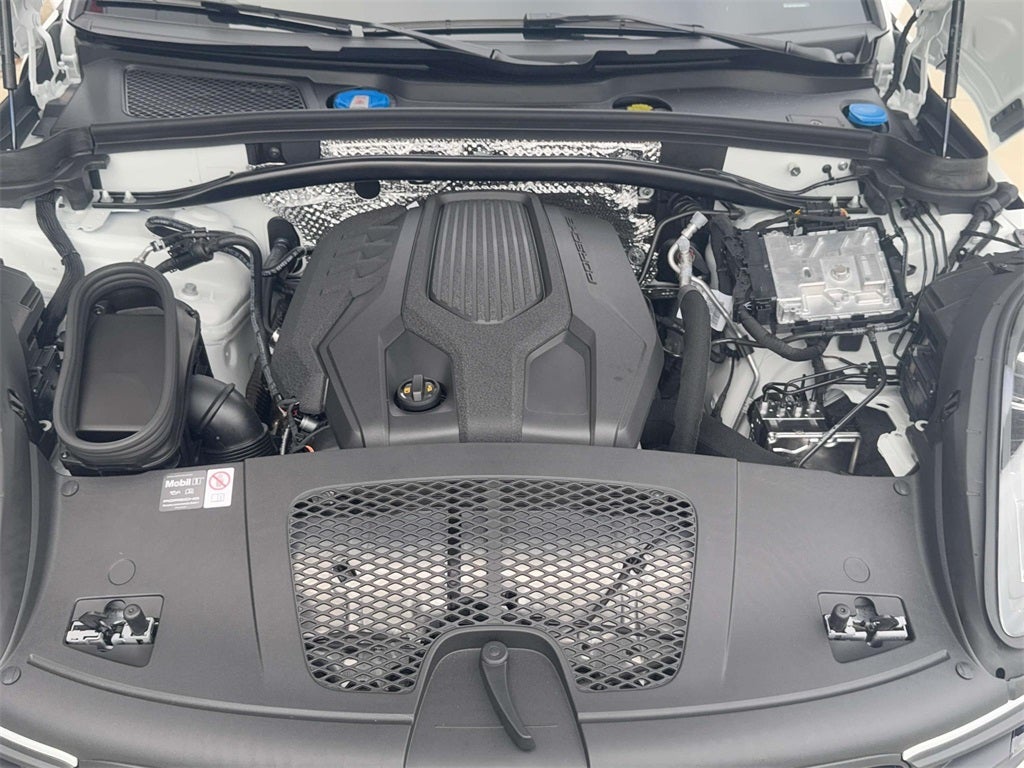 2025 Porsche Macan Base