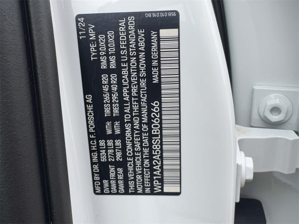 2025 Porsche Macan Base