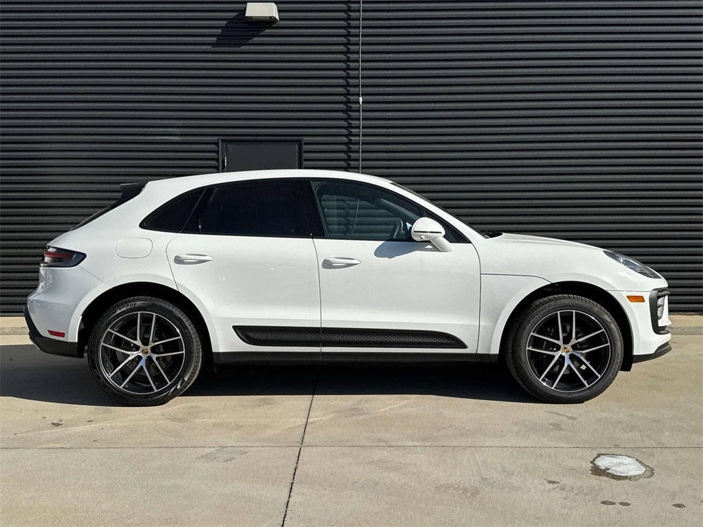 2025 Porsche Macan Base