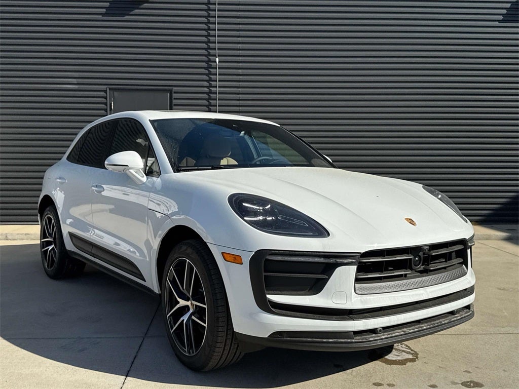 2025 Porsche Macan Base