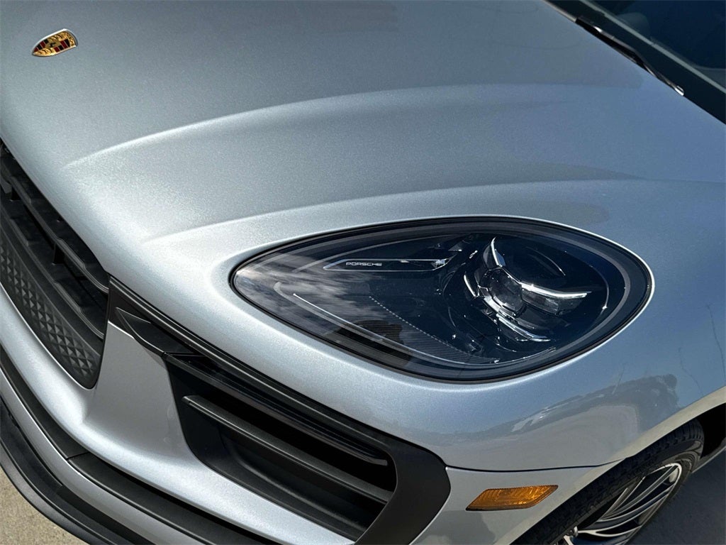 2025 Porsche Macan Base