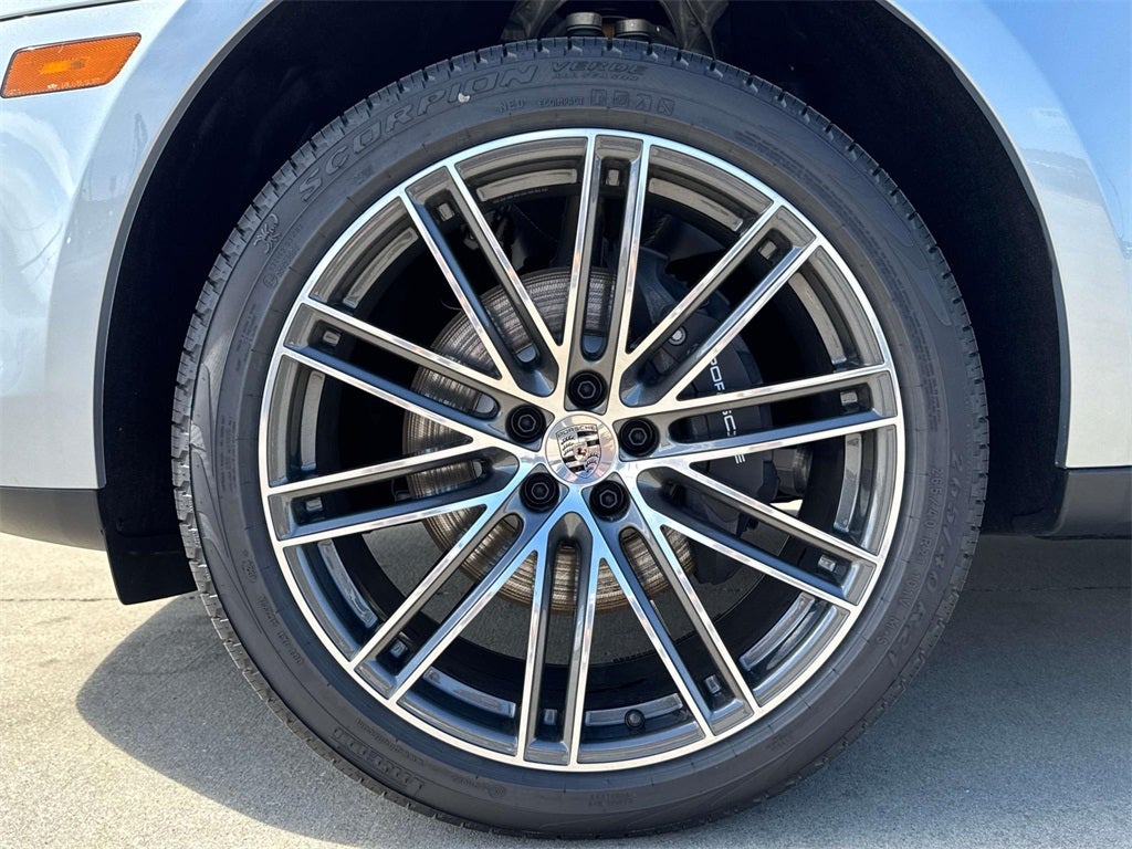 2025 Porsche Macan Base