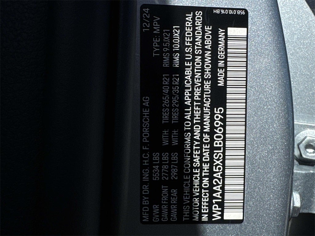 2025 Porsche Macan Base