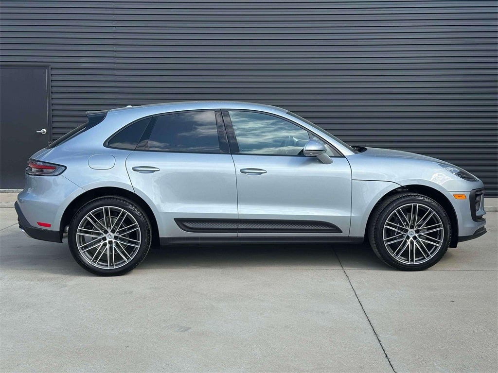 2025 Porsche Macan Base