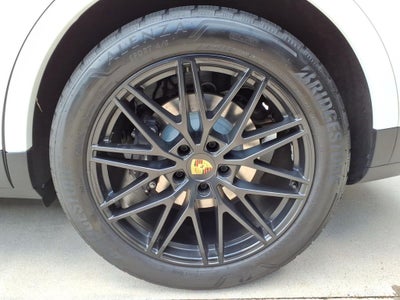 2024 Porsche Cayenne Base