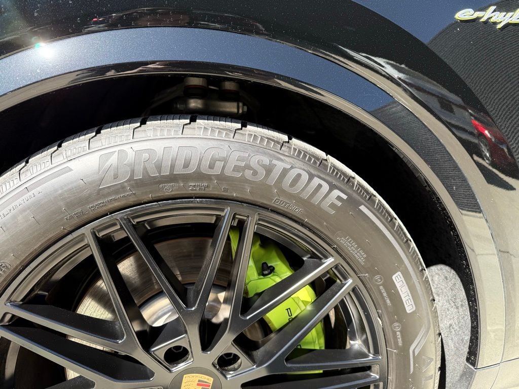 2025 Porsche Cayenne E-Hybrid Base