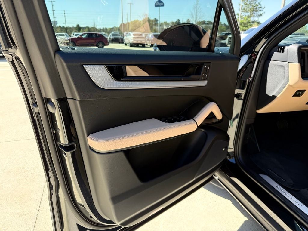 2025 Porsche Cayenne E-Hybrid Base