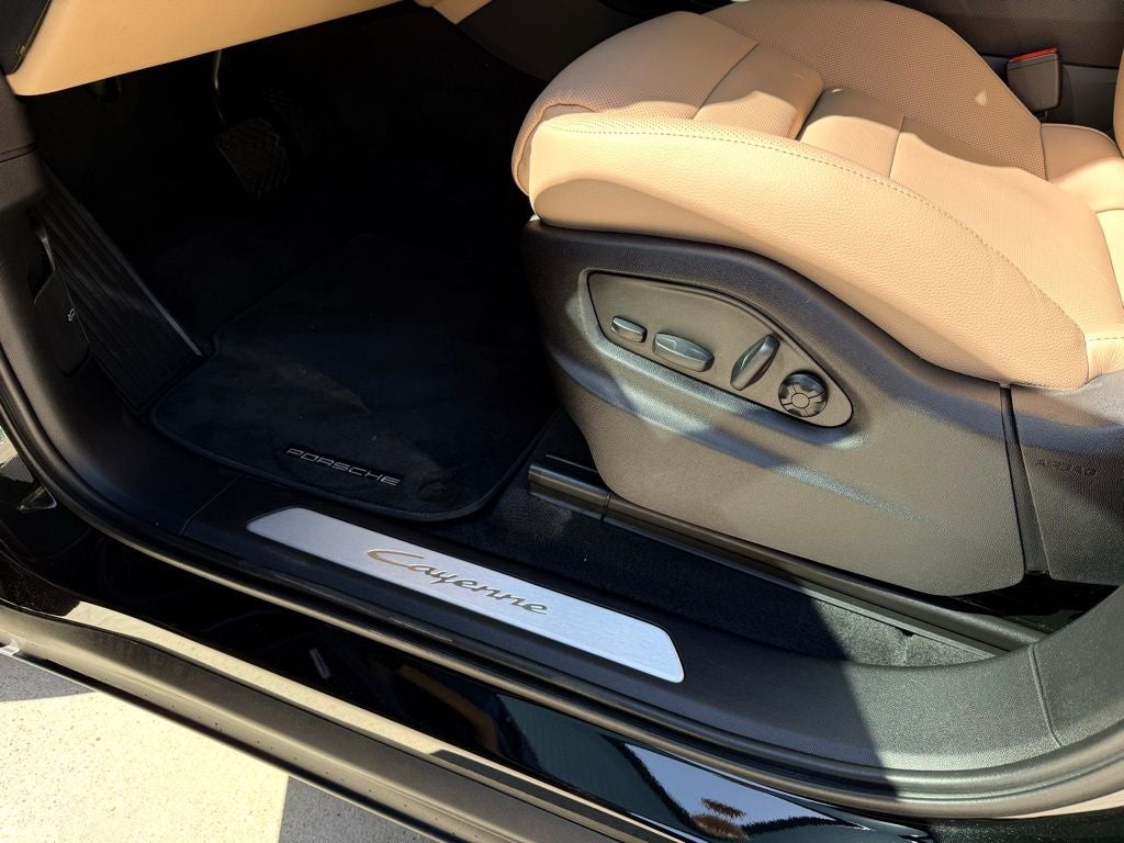 2025 Porsche Cayenne E-Hybrid Base