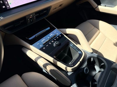 2025 Porsche Cayenne E-Hybrid Base