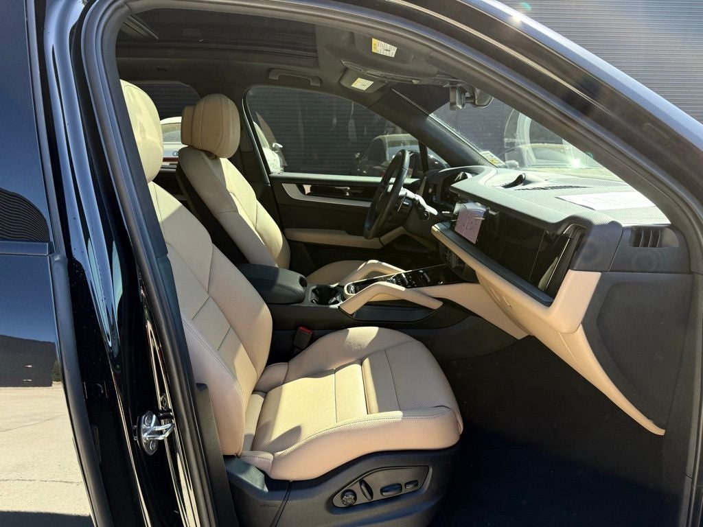 2025 Porsche Cayenne E-Hybrid Base