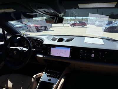 2025 Porsche Cayenne E-Hybrid Base