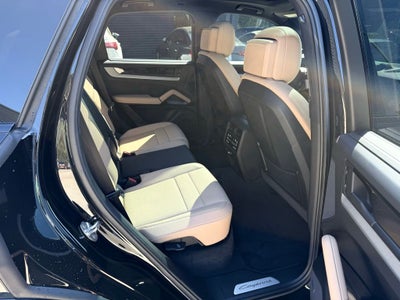 2025 Porsche Cayenne E-Hybrid Base