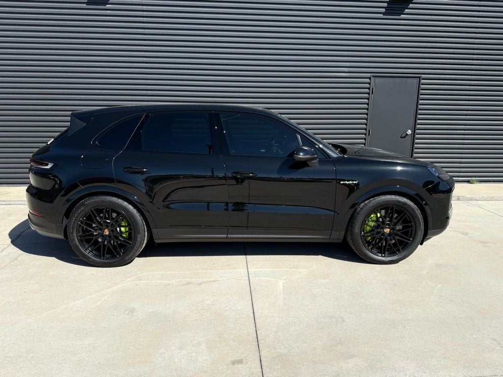 2025 Porsche Cayenne E-Hybrid Base