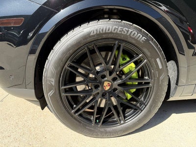 2025 Porsche Cayenne E-Hybrid Base