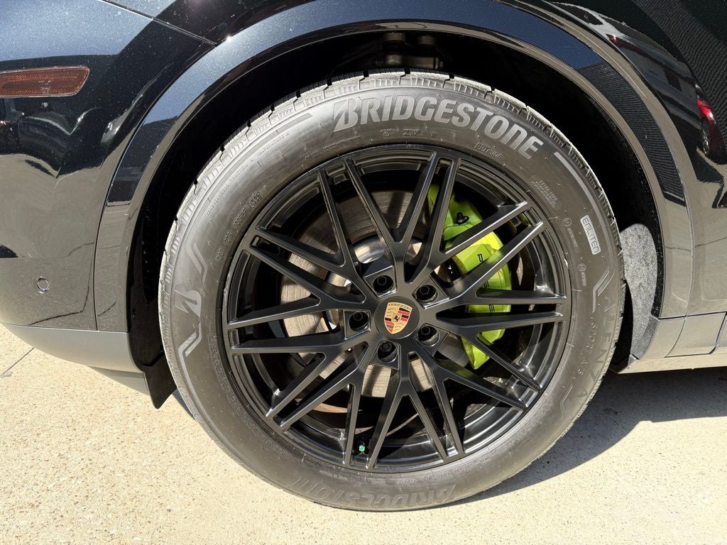 2025 Porsche Cayenne E-Hybrid Base