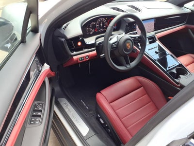 2026 Porsche Panamera 4