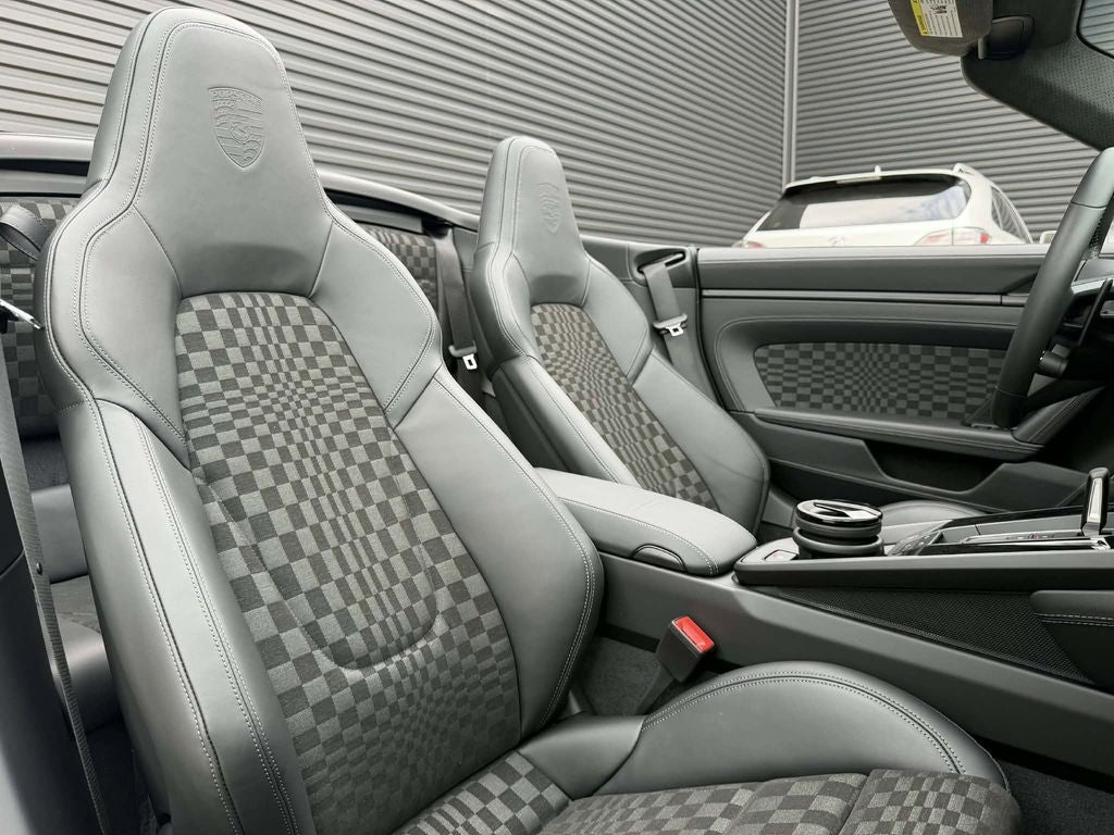2026 Porsche 911 Spirit 70 GTS t-hybrid