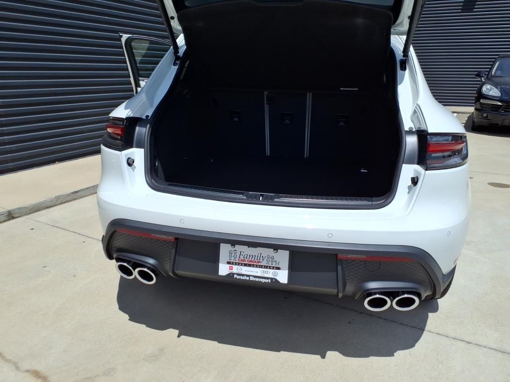 2026 Porsche Macan Base