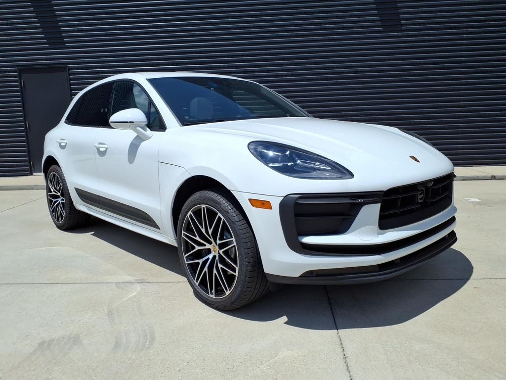 2026 Porsche Macan Base