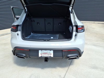 2026 Porsche Macan Base