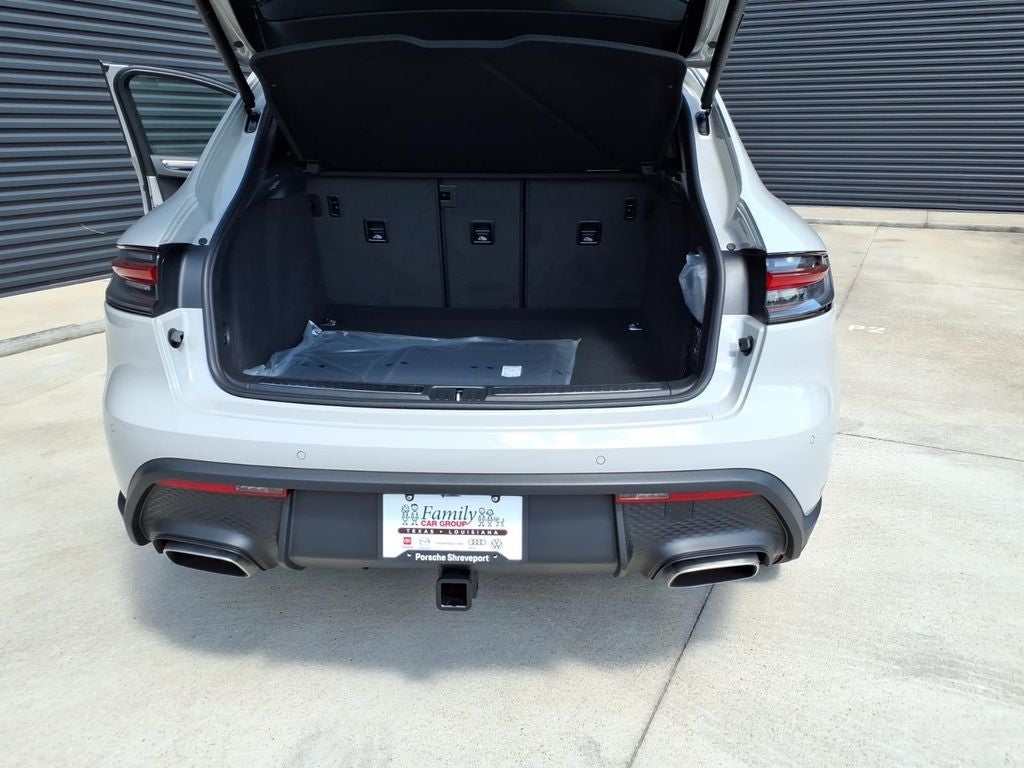 2026 Porsche Macan Base