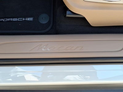 2026 Porsche Macan Base