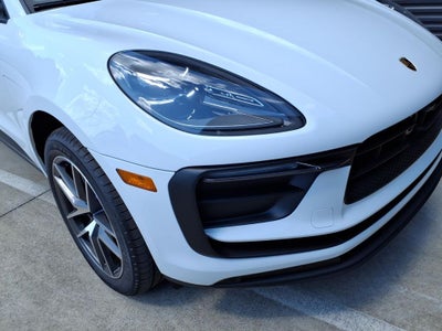 2026 Porsche Macan Base