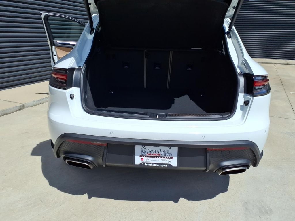 2026 Porsche Macan Base