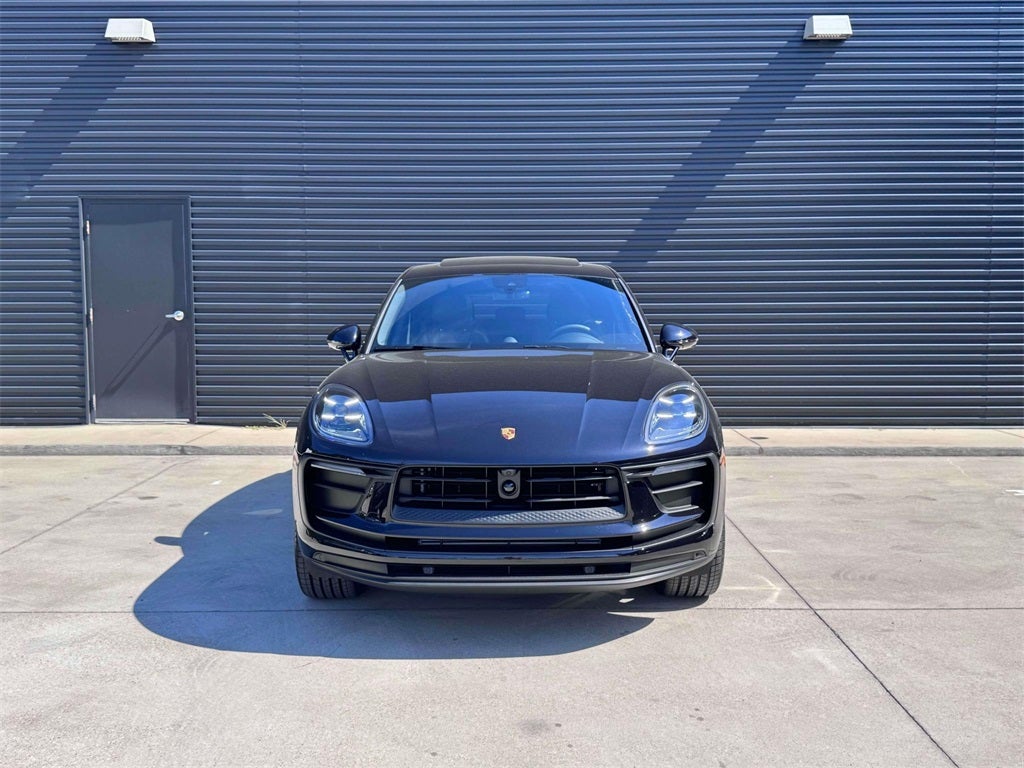 2025 Porsche Macan Base