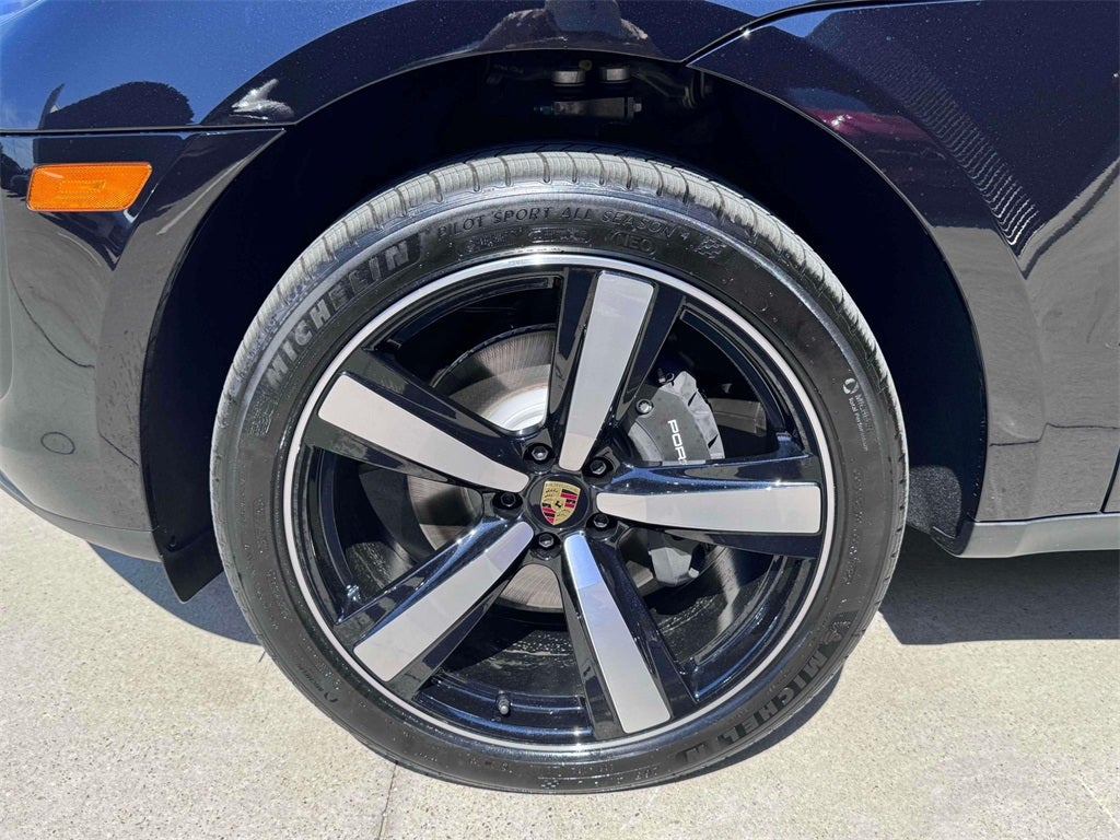 2025 Porsche Macan Base