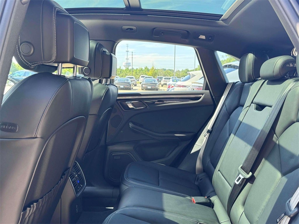 2025 Porsche Macan Base