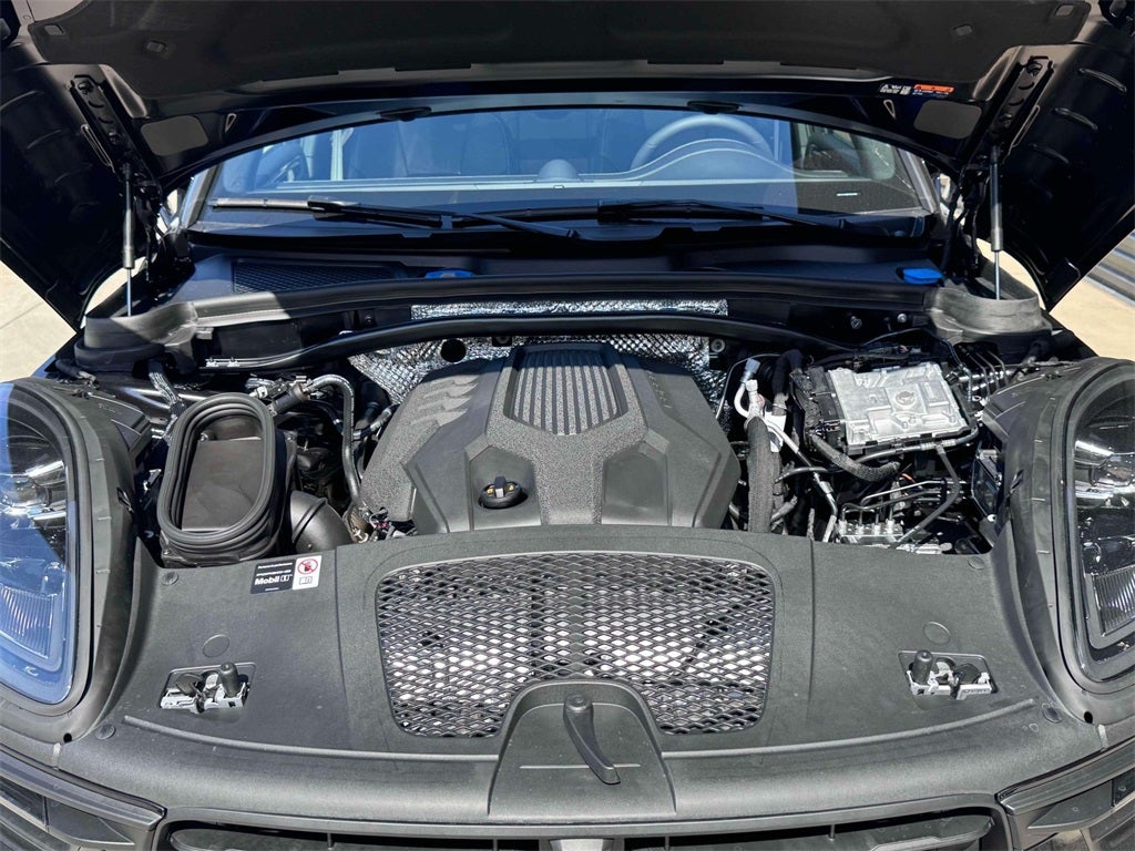 2025 Porsche Macan Base