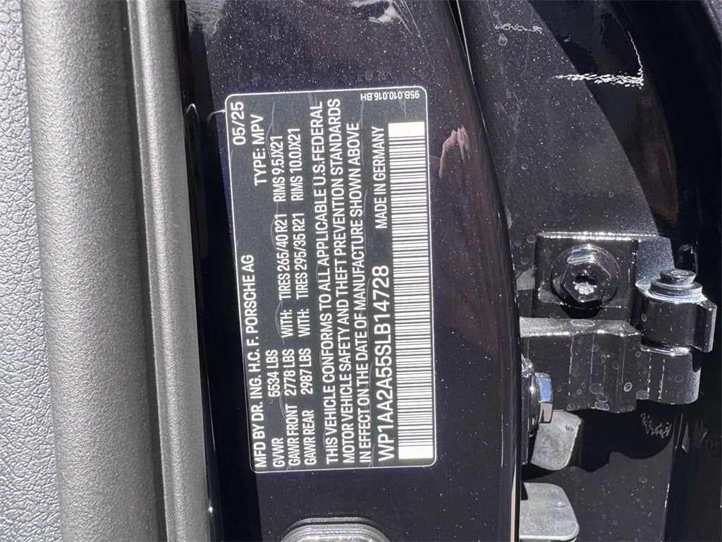 2025 Porsche Macan Base