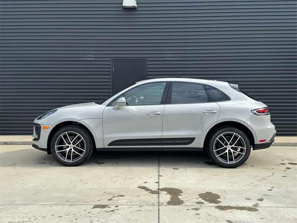 2025 Porsche Macan Base
