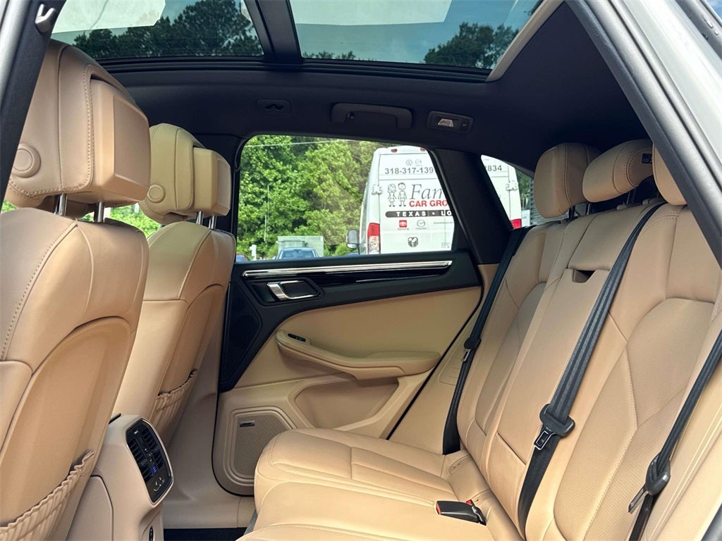 2025 Porsche Macan Base