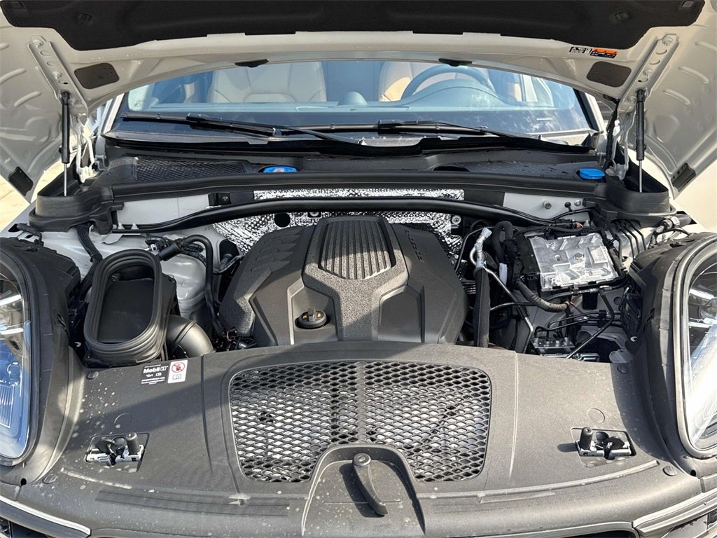 2025 Porsche Macan Base