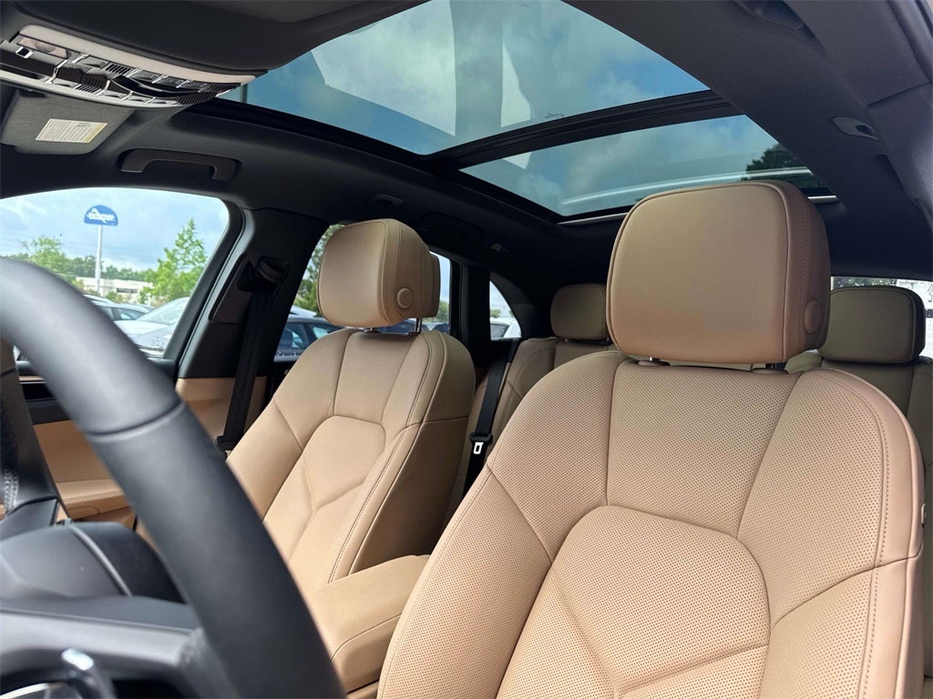 2025 Porsche Macan Base