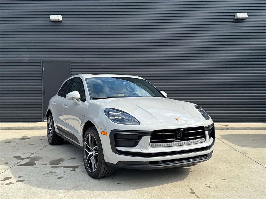 2025 Porsche Macan Base