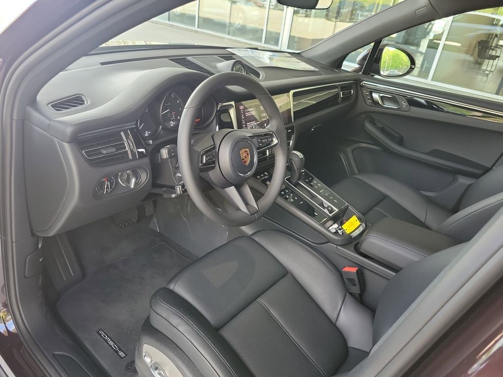 2026 Porsche Macan Base