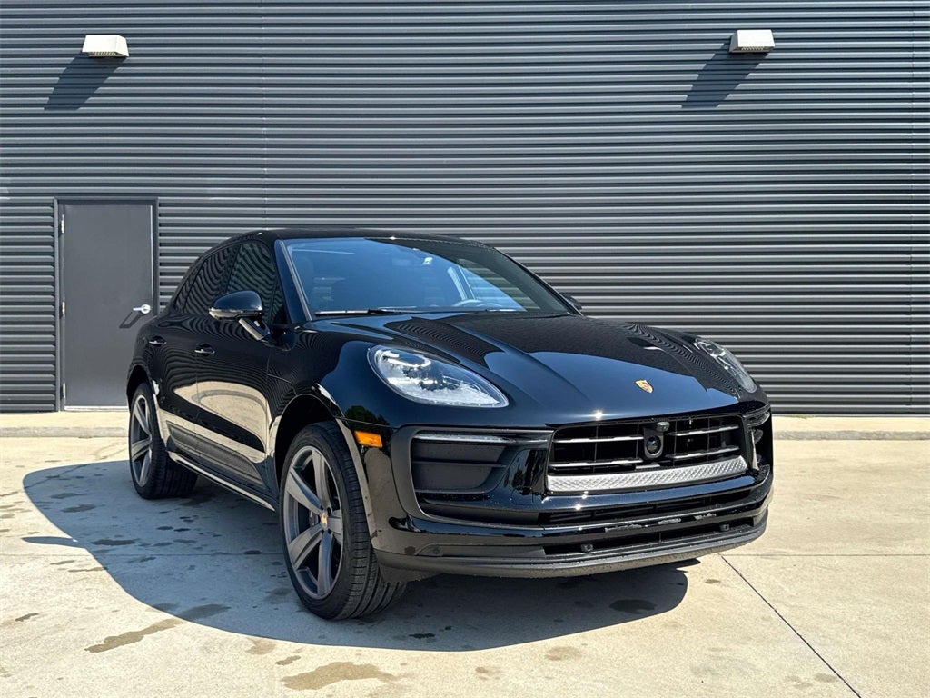 2025 Porsche Macan Base