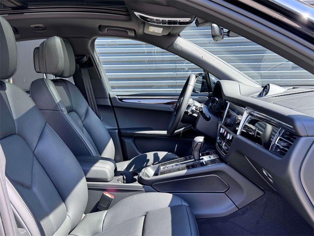2025 Porsche Macan Base