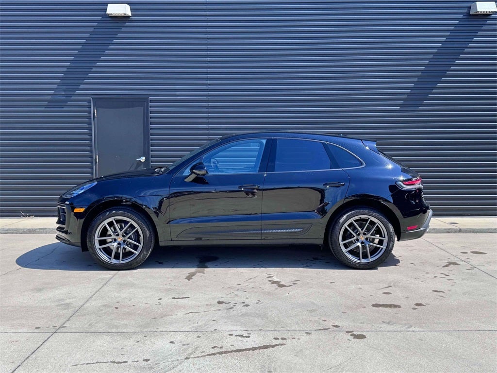 2025 Porsche Macan Base