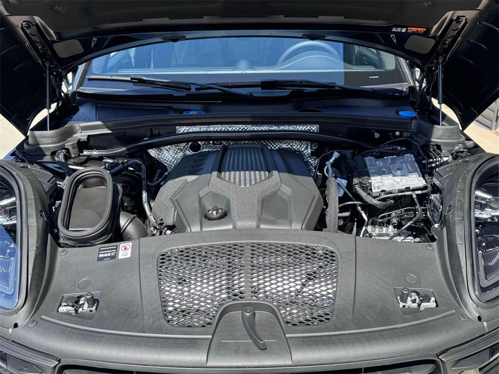 2025 Porsche Macan Base