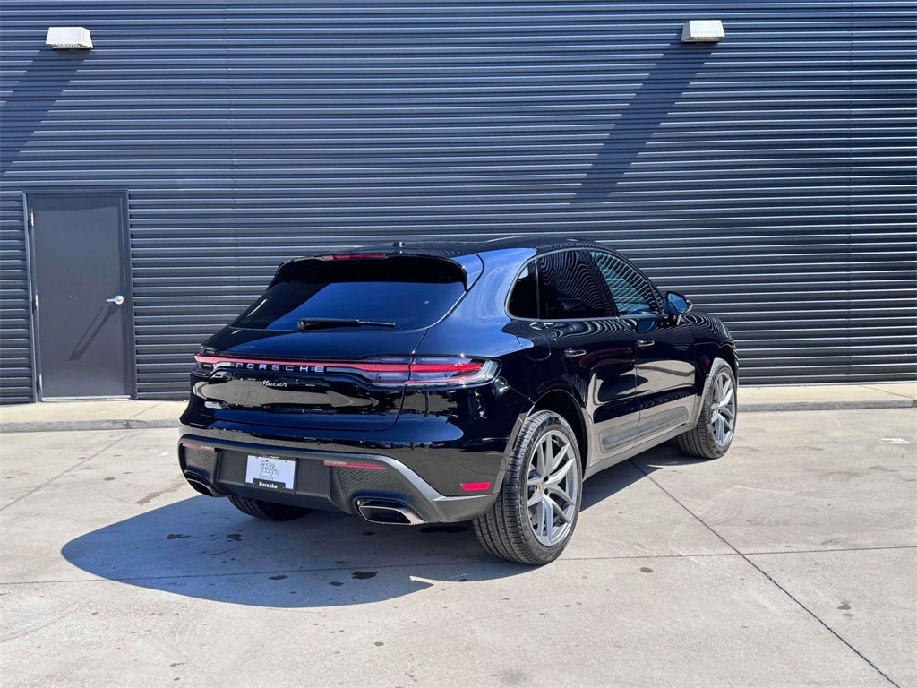 2025 Porsche Macan Base